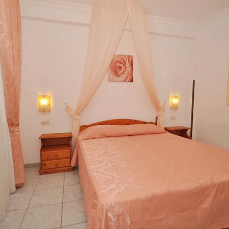 קרוביניו Residence Mezzaluna מראה חיצוני תמונה
