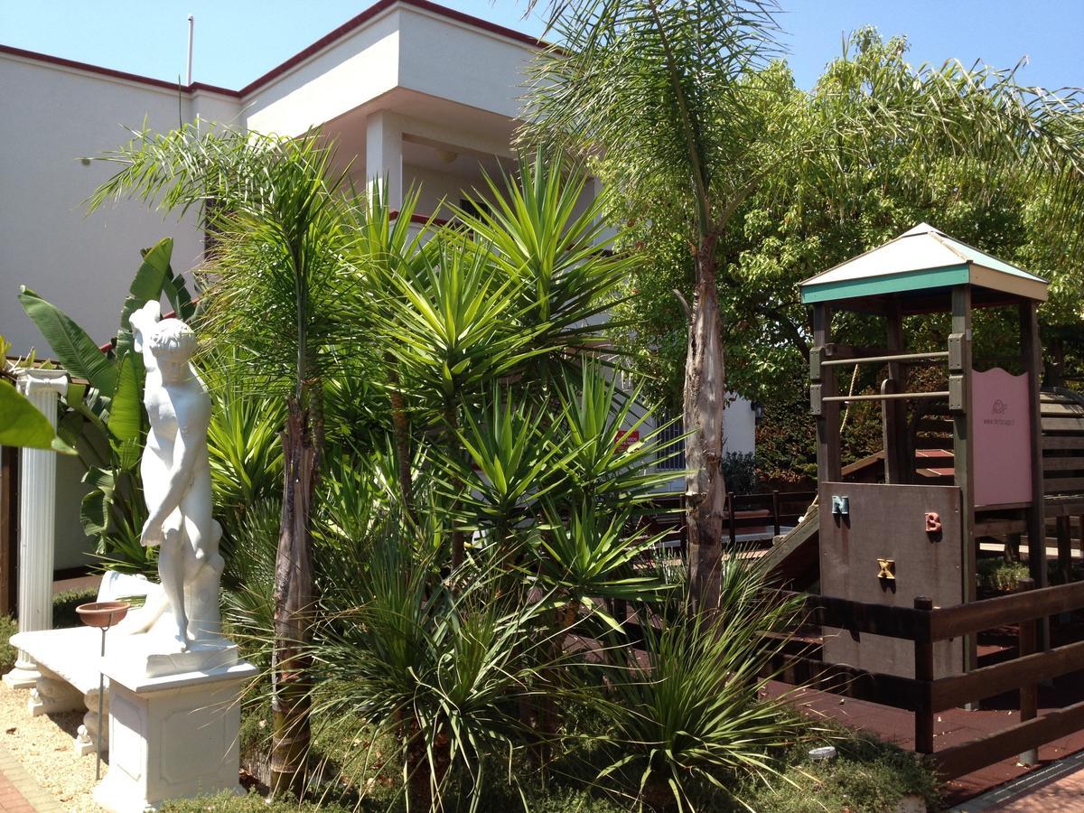 קרוביניו Residence Mezzaluna מראה חיצוני תמונה