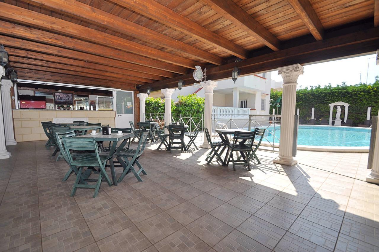 קרוביניו Residence Mezzaluna מראה חיצוני תמונה
