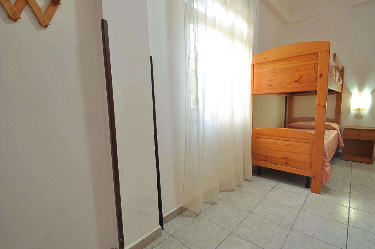 קרוביניו Residence Mezzaluna מראה חיצוני תמונה