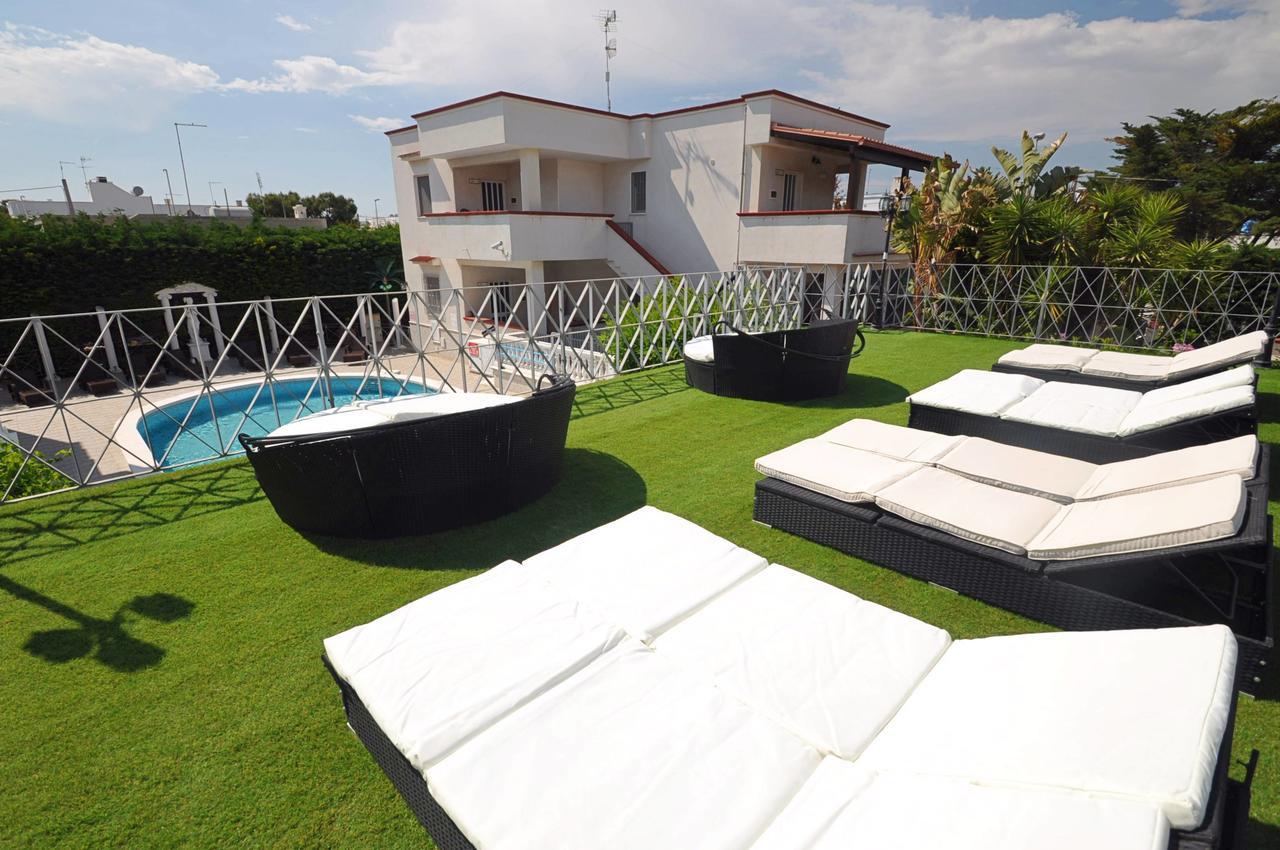 קרוביניו Residence Mezzaluna מראה חיצוני תמונה