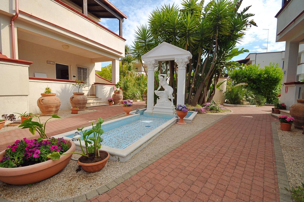 קרוביניו Residence Mezzaluna מראה חיצוני תמונה