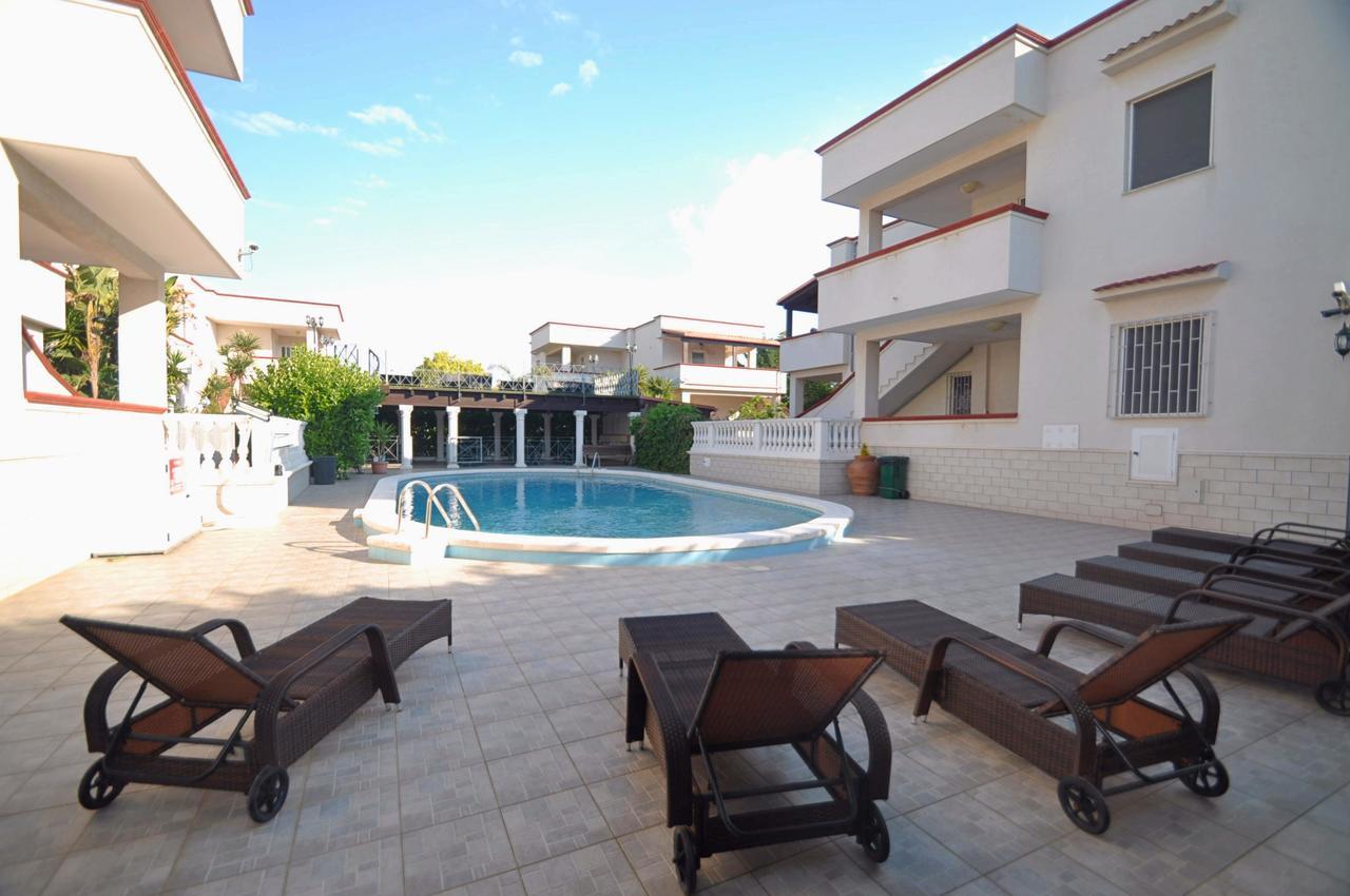 קרוביניו Residence Mezzaluna מראה חיצוני תמונה