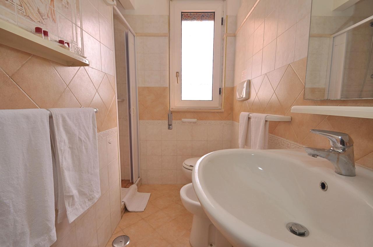 קרוביניו Residence Mezzaluna מראה חיצוני תמונה
